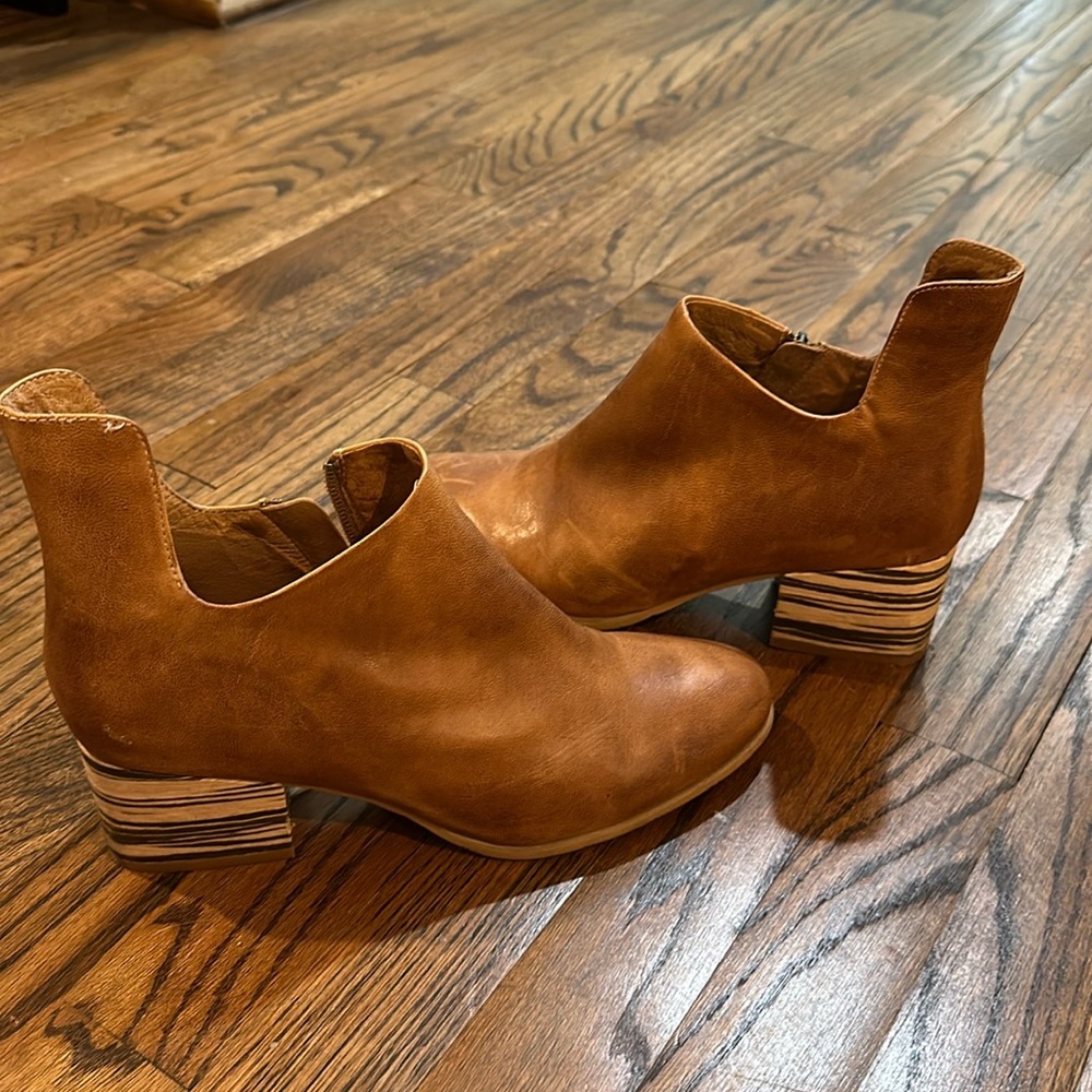 Antelope booties size 9
